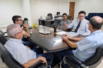 UEMS apresenta portfólio de cursos e projetos em reunião com a Prefeitura de Amambai