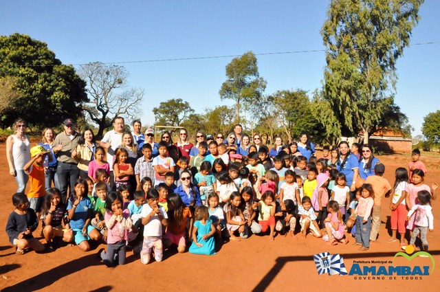 Entrega de roupas aconteceu no ultimo sábado (05) na Aldeia Limão Verde.