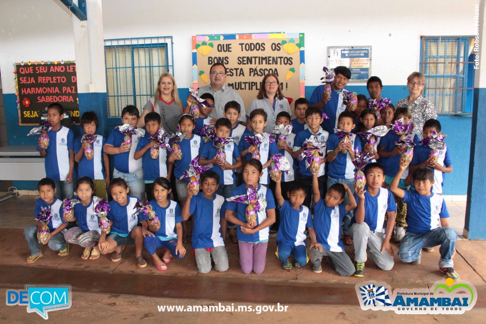 Prefeitura entrega Ovos de Páscoa para alunos