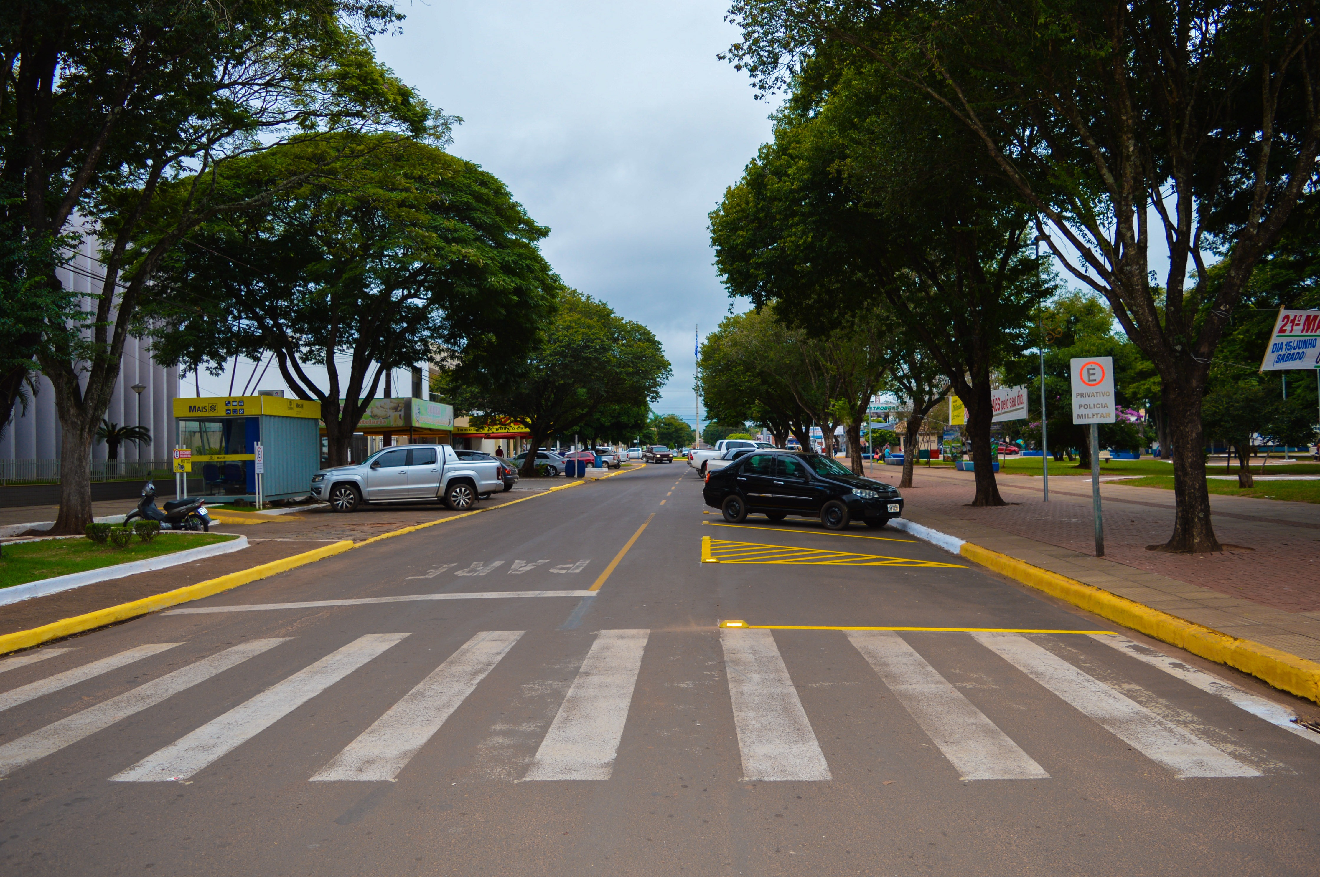 Trecho da rua Tiradentes, próximo a avenida, agora é via de mão única