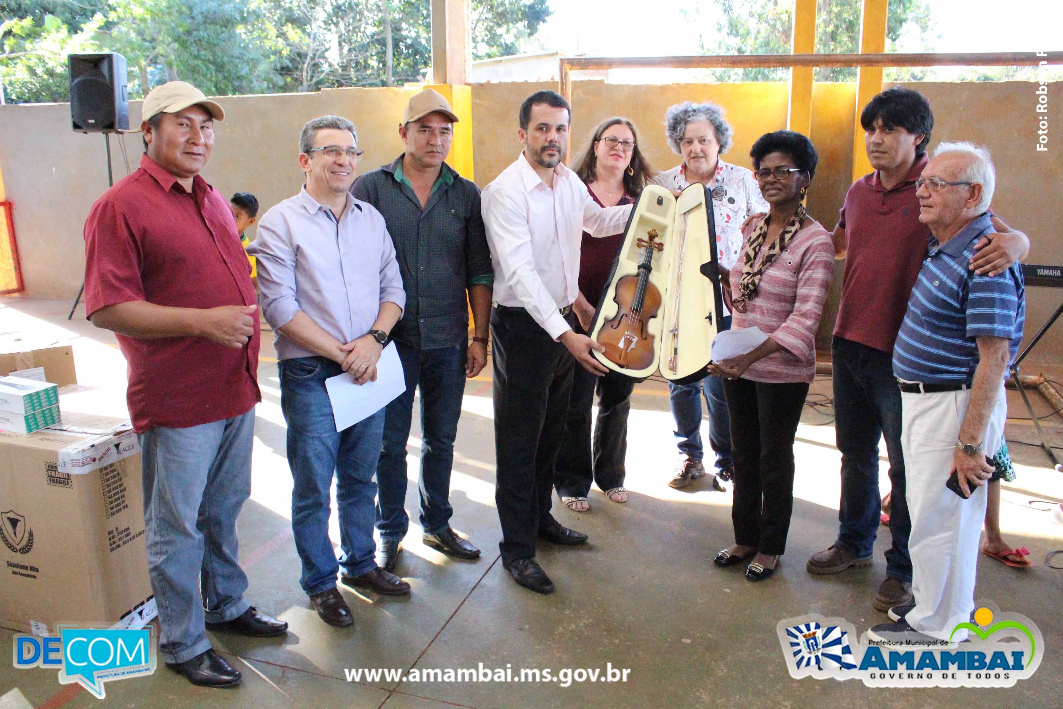 Justiça do Trabalho de Dourados entrega instrumentos musicais para Mitã Rory
