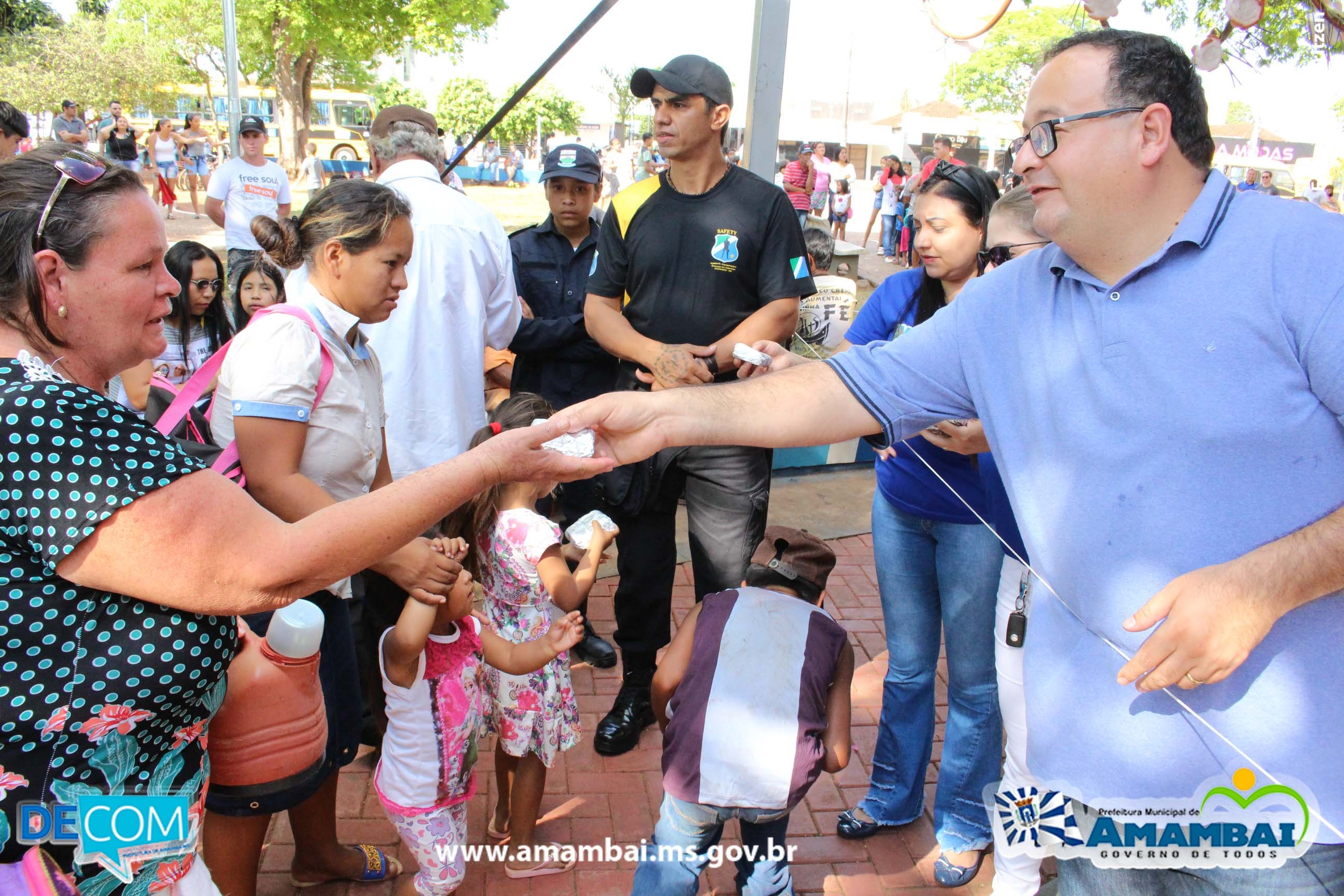 Tradicional bolo de aniversário coroa os 71 anos de Amambai