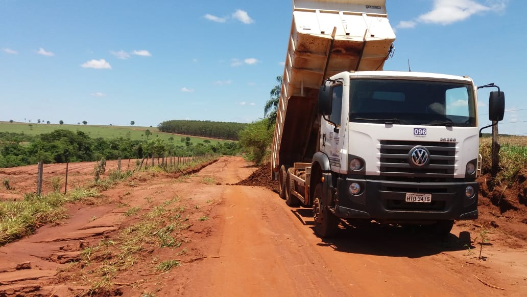 Com avanço da agricultura, Prefeitura de Amambai viabiliza melhorias em estradas