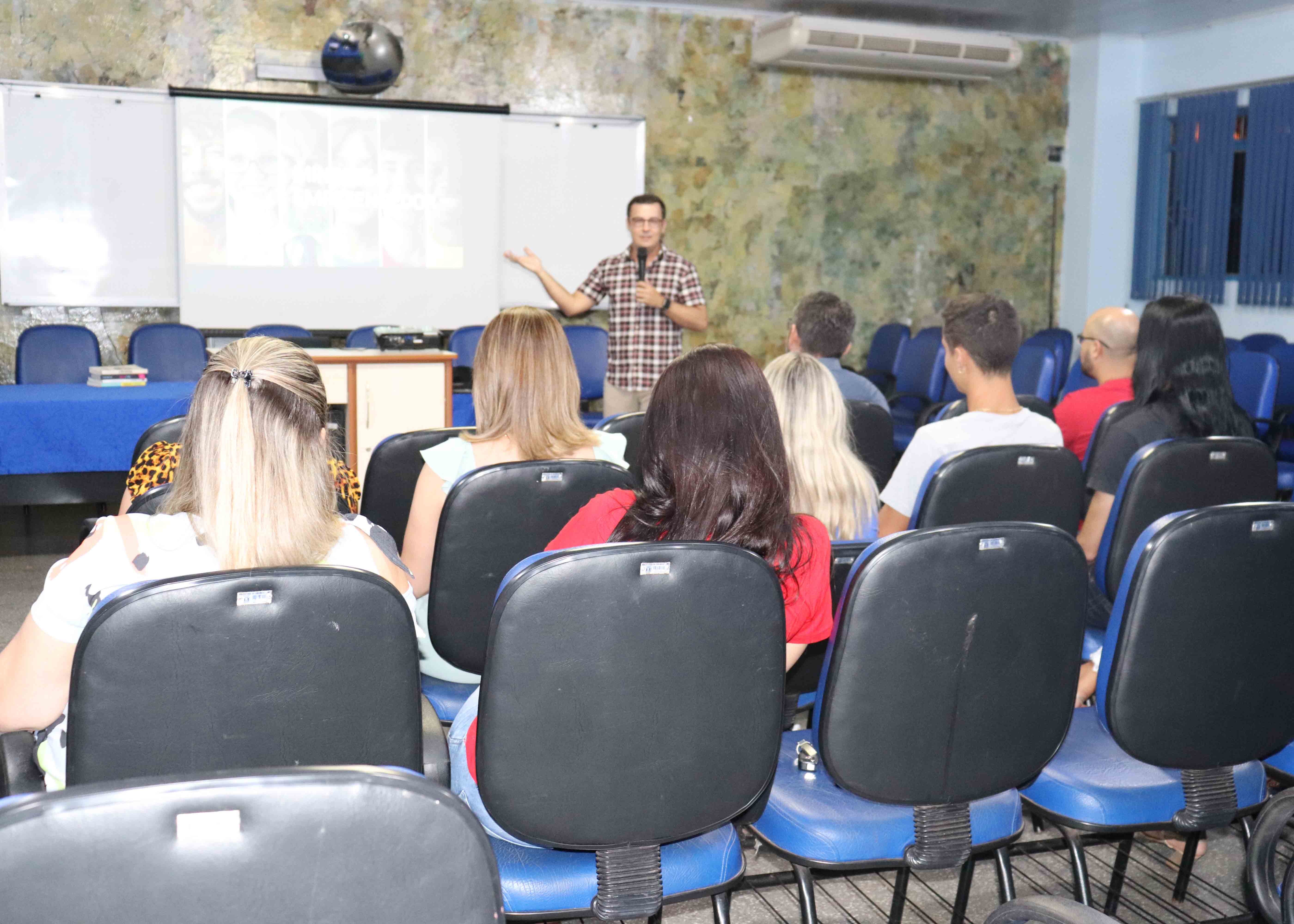 SEDES e SEBRAE ofereceram palestras para empreendedores do município