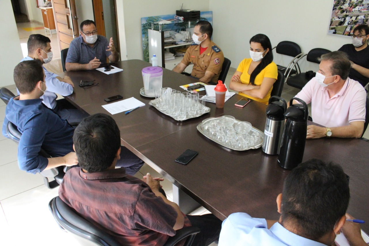 Prefeito de Amambai reúne-se com Comitê Municipal de Enfrentamento ao COVID-19