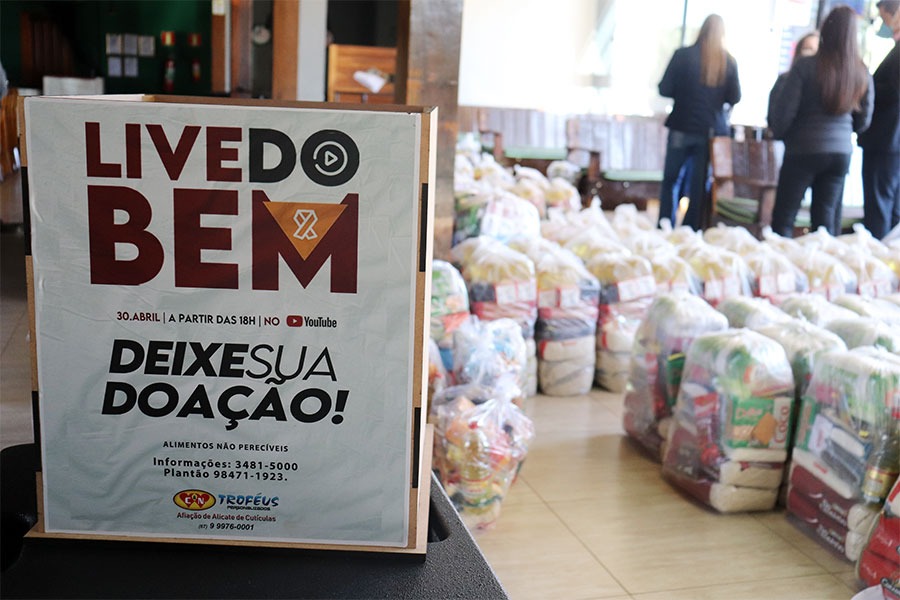 Cestas básicas doadas para Live do Bem foram entregues a Assistência Social do município