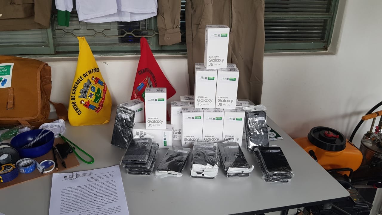 Agentes de Combate à Endemias de Amambai recebem novos smartphones do Governo do Estado para uso em campo