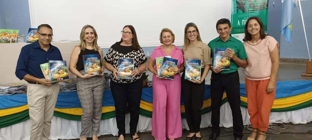 Amambai recebe coletânea de livros do programa MS Alfabetiza para uso em salas de aula