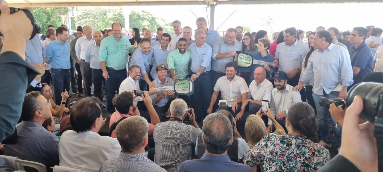 Prefeito Bandeira cumpre agenda em Campo Grande e recebe maquinários para agricultura familiar do município