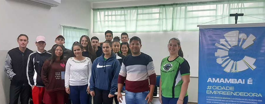 Com cerca de 100 estudantes, SEDES e SEBRAE iniciam projeto Hackaton Empreendedor nas escolas do município