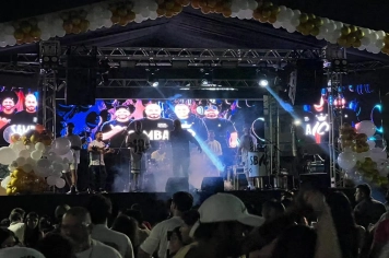 Galeria de fotos | Show da Virada reúne grande público na Praça Central de Amambai