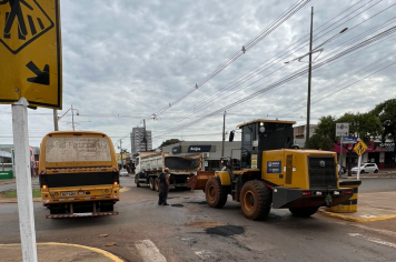 Prefeitura de Amambai realiza operação tapa-buracos na Avenida Pedro Manvailler
