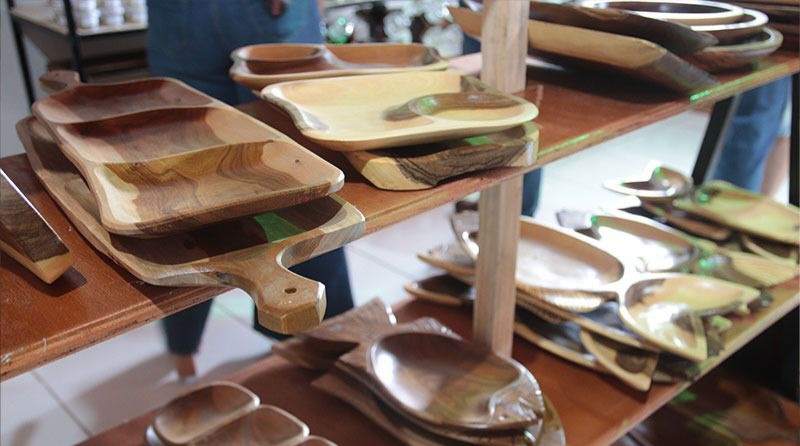 Artesão que comercializada produtos no Mercado Municipal inaugura espaço próprio em Amambai