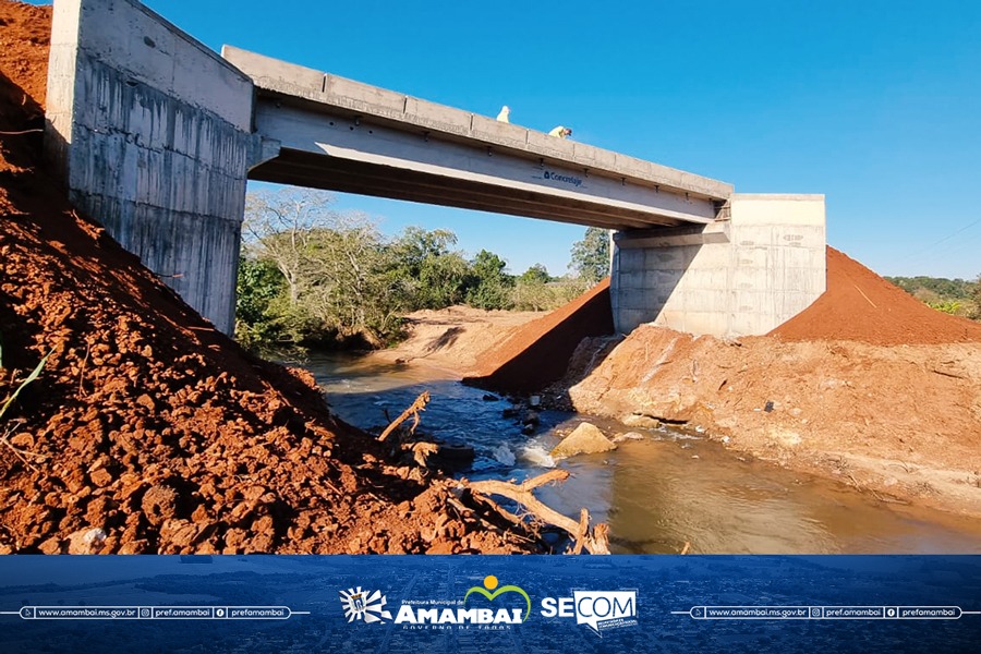 Prefeito Dr. Bandeira comemora a conclusão da 15ª ponte de concreto