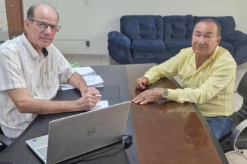 Prefeito recebe presidente de associação de moradores para tratar de problemas de energia