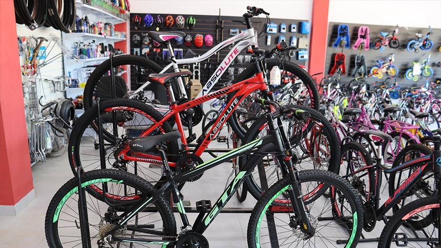 Amigos, familiares e autoridades do município participam de inauguração da Ônix Bike