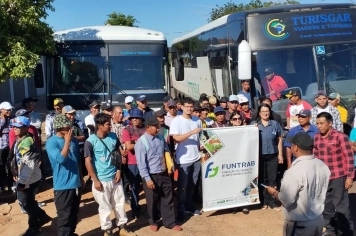 Casa do Trabalhador de Amambai encaminha 67 trabalhadores para colheita de maçã em Santa Catarina