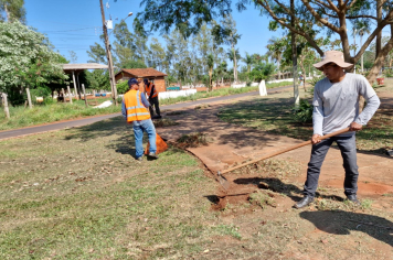 Prefeitura de Amambai realiza limpeza e manutenção na Vila Santo Antônio