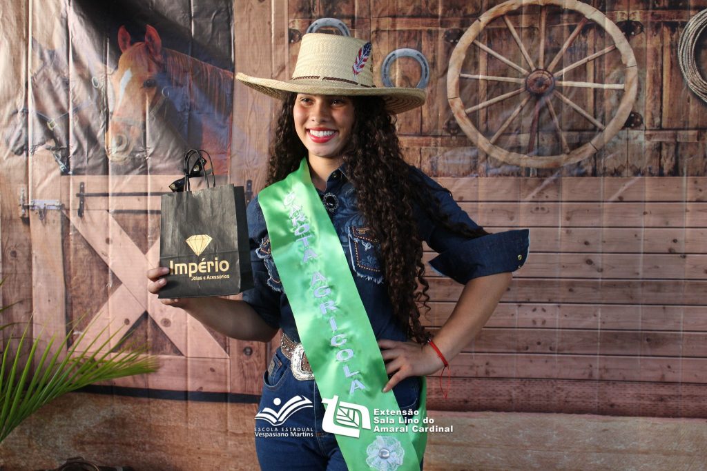 Comunidade escolar da Extensão Sala Lino Amaral Cardinal realiza o 1º Festival Country