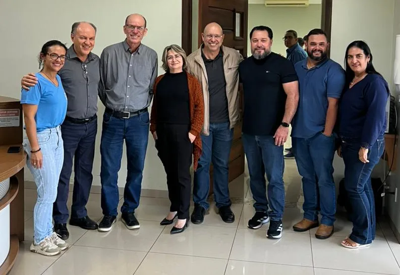 Prefeito de Amambai recebe visita institucional do deputado estadual Junior Mochi para diálogo e troca de ideias em prol do município
