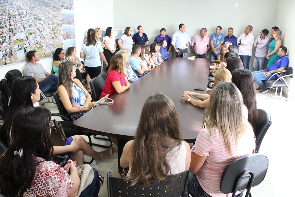 Prefeitura empossa servidores aprovados em Concurso Público