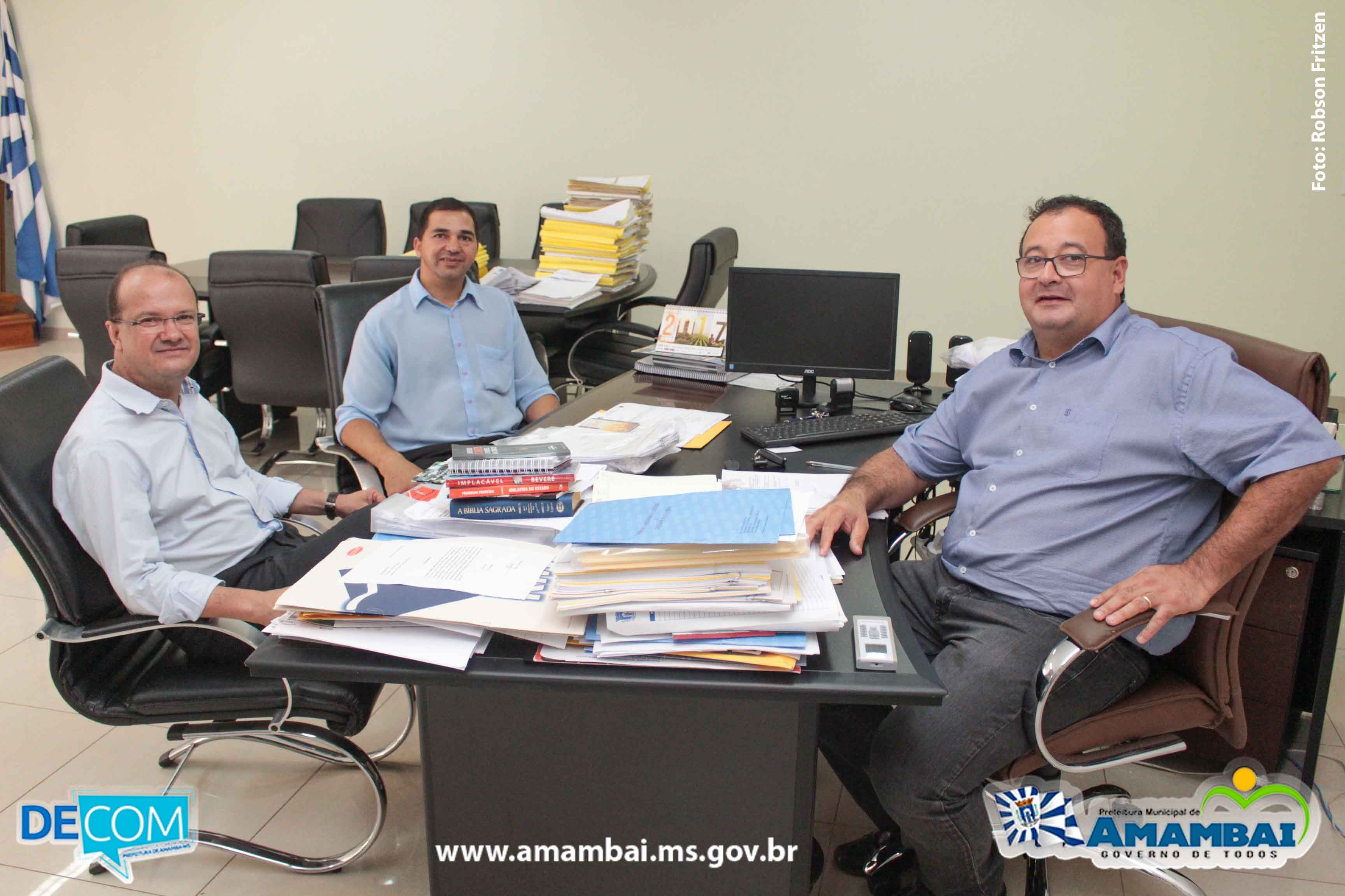 Deputado Barbosinha visita Amambai e é homenageado na Câmara de Vereadores