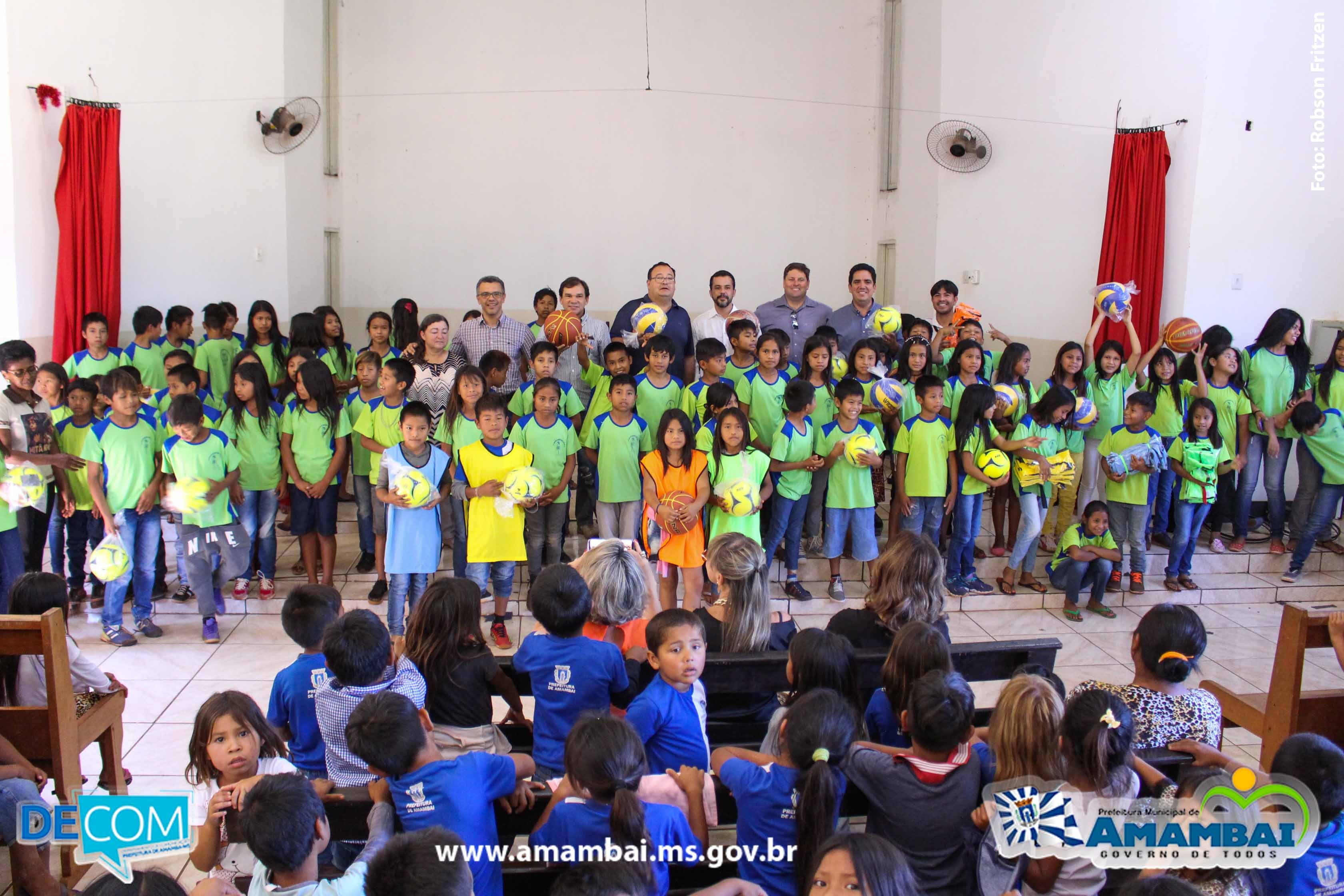 Tribunal Regional do Trabalho doa bolas e equipamentos esportivos para E.M. Mitã Rory