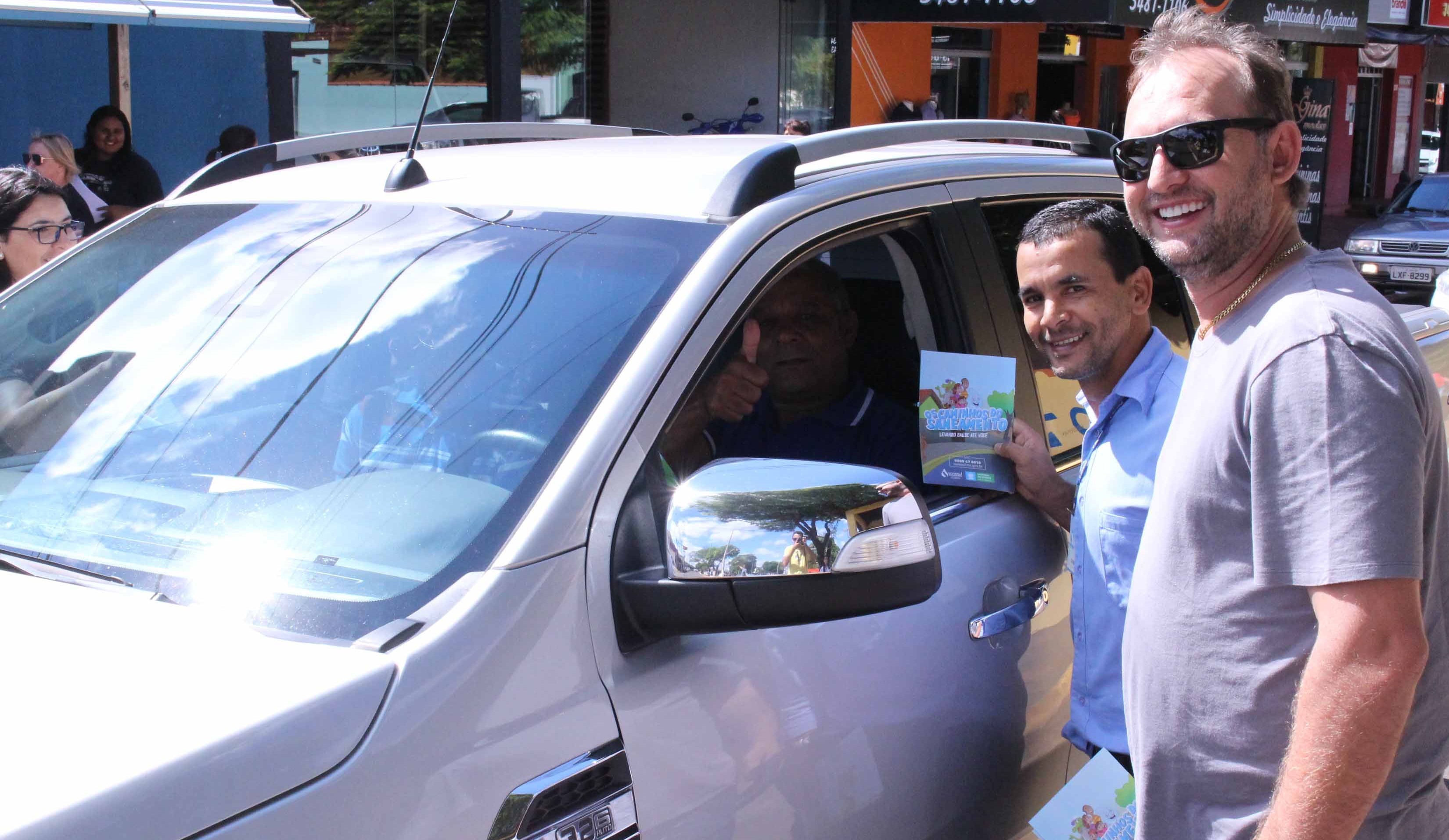 SEMAI e Sanesul realizam panfletagem de conscientização sobre o Dia da Água