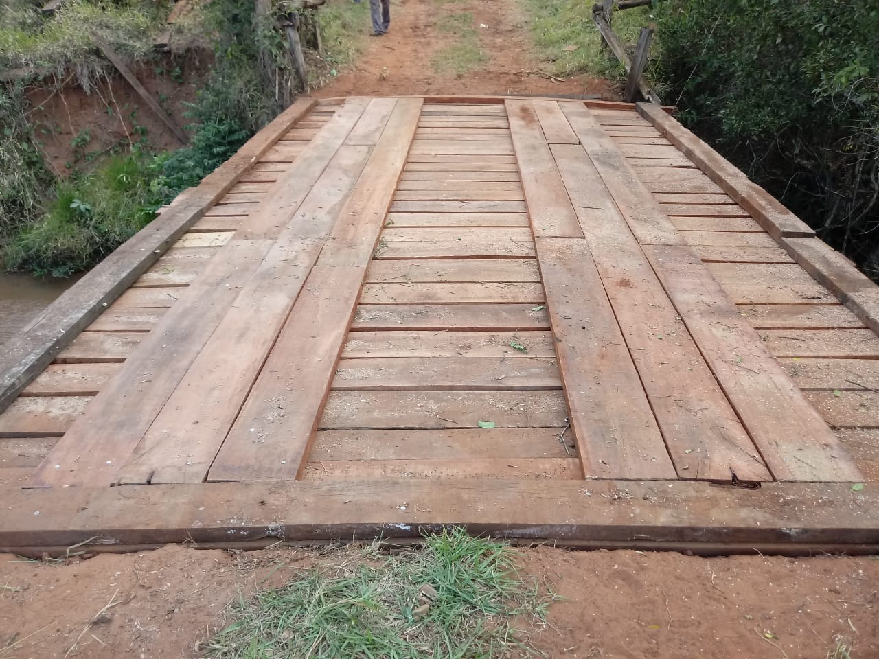 Prefeitura de Amambai recupera ponte do Rio Maracaí