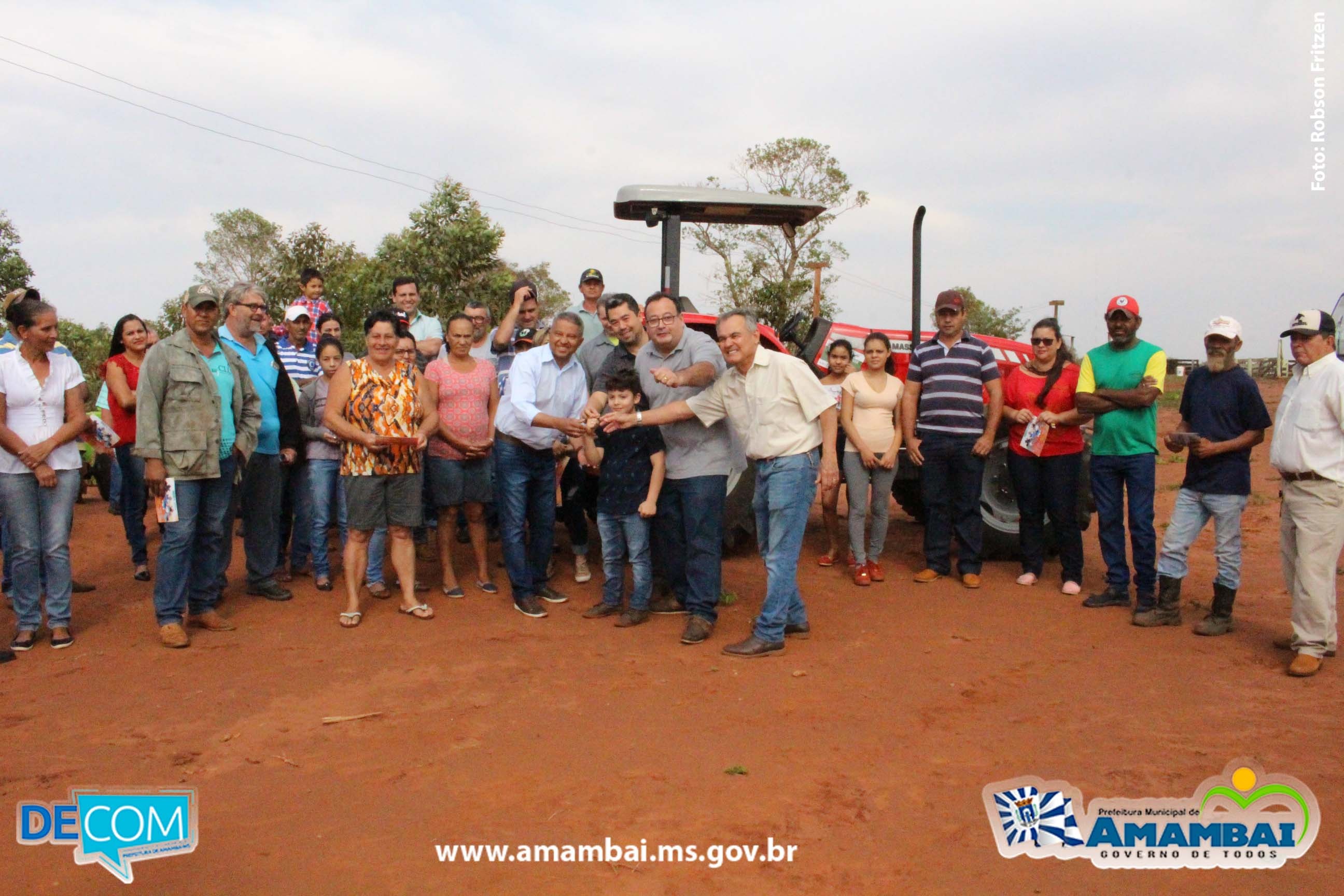 Prefeitura de Amambai entregou trator agrícola para o Loteamento Querência