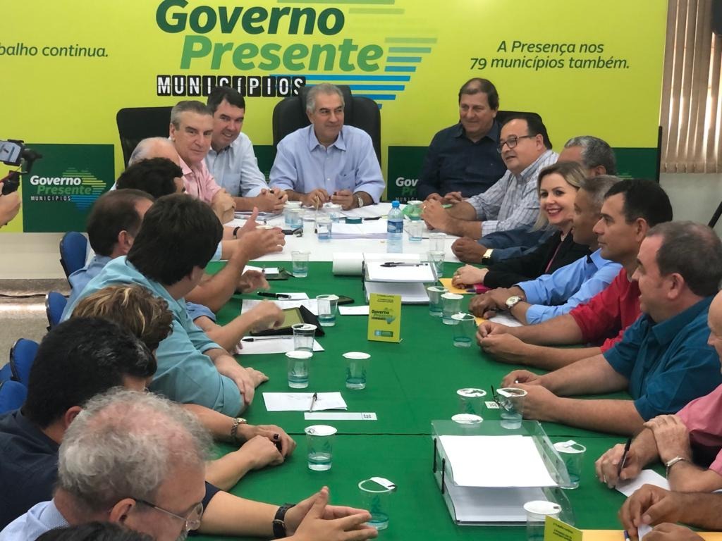 Governador confirma a construção do minianel em Amambai durante audiência com prefeito Dr. Bandeira