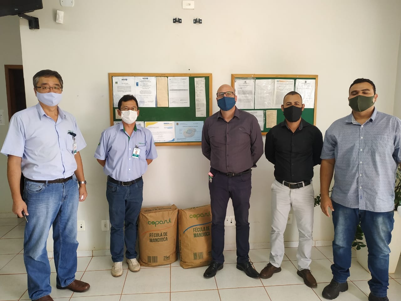 Vice-prefeito e secretários de Amambai visitam Naviraí para conhecer lavouras de mandioca