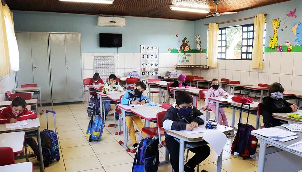 Após mais de um ano com aulas remotas, escolas de Amambai retomaram ensino presencial nesta segunda-feira