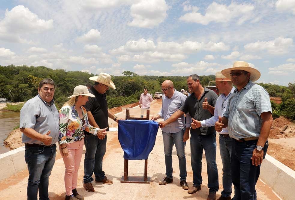 Prefeitura de Amambai inaugurou obra 147: ponte de concreto sobre o Rio Moroti