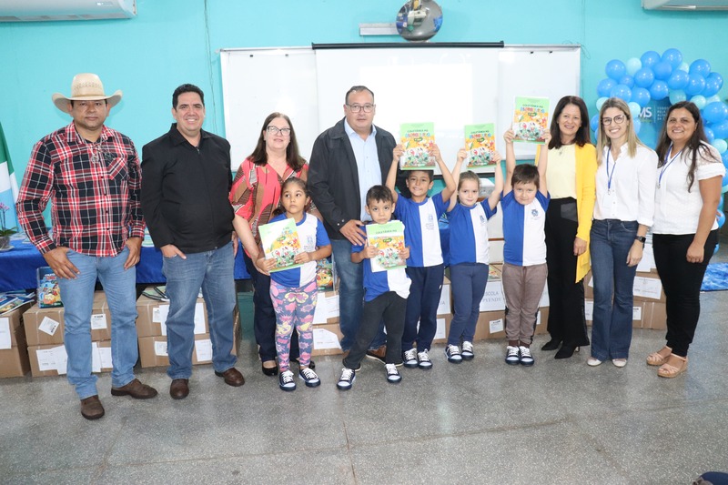 Secretaria de Educação realiza entrega de livros da coletânea MS Alfabetiza