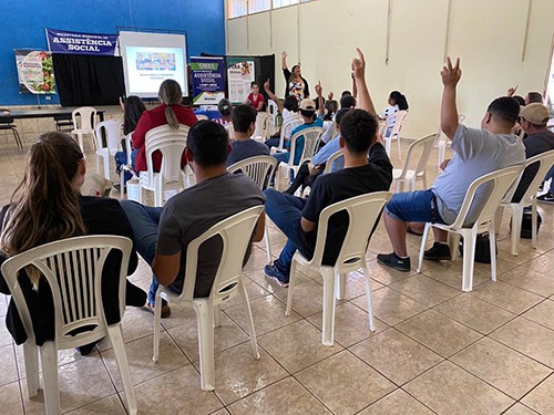 Parceria entre Frigorífico Frigmann e Prefeitura de Amambai emprega 10 adolescentes em situação de vulnerabilidade do município