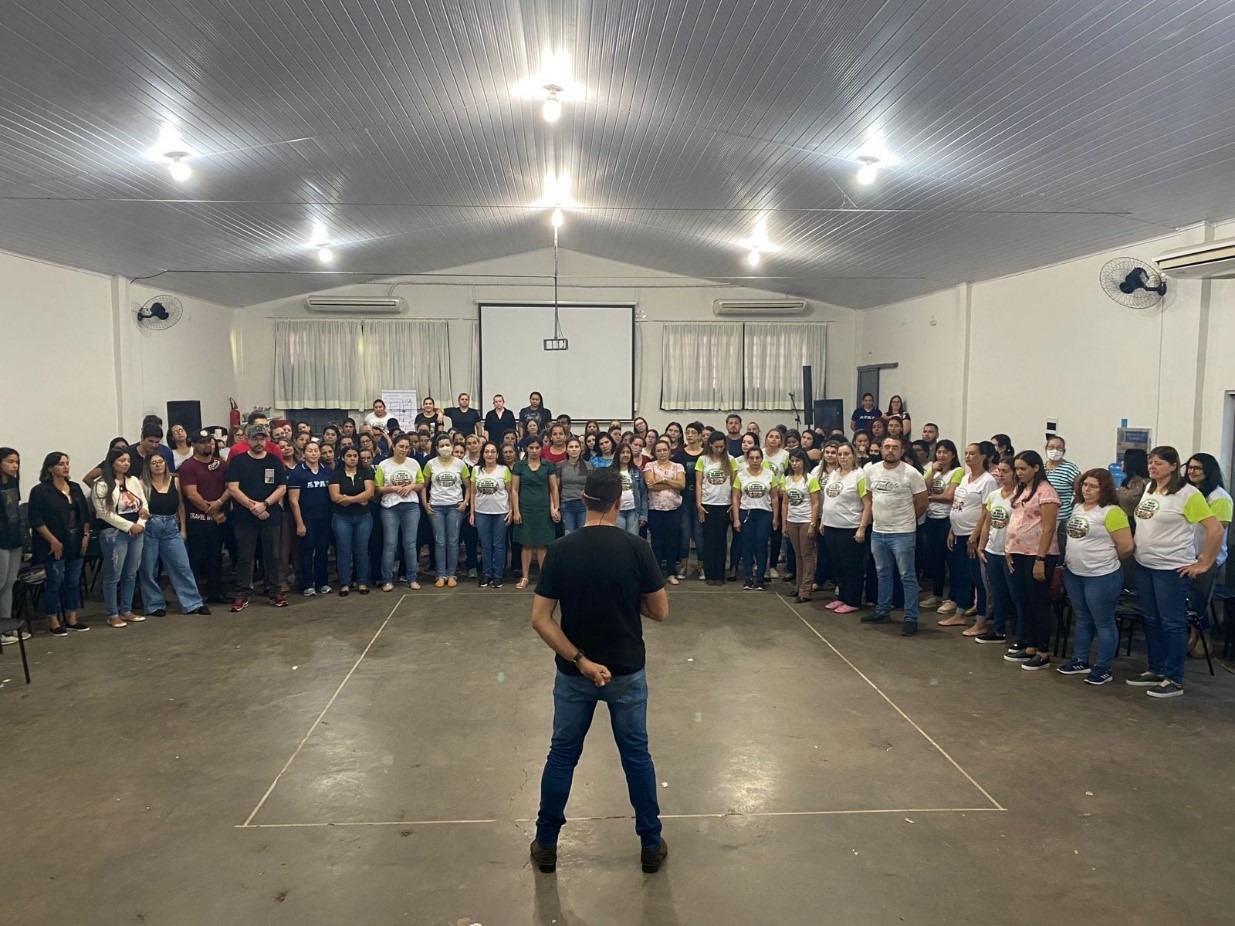 Profissionais da educação de Amambai estão participando de curso sobre Inteligência Emocional