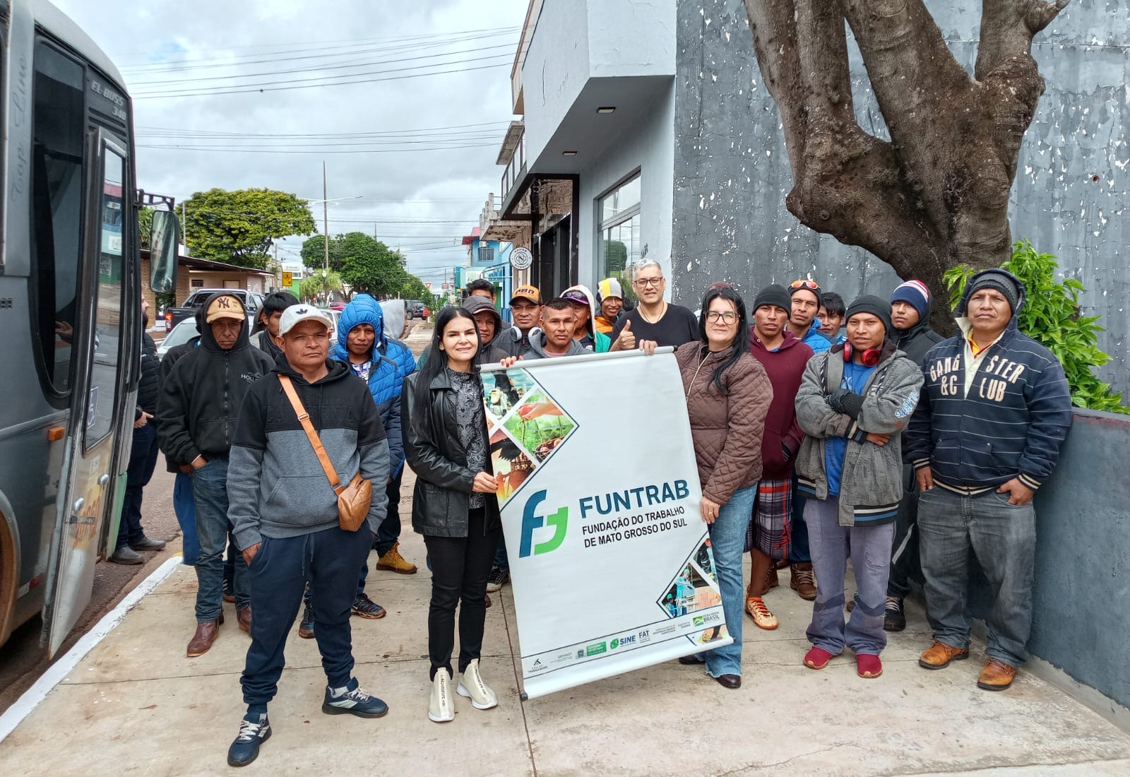 Casa do Trabalhador em Amambai encaminha trabalhadores para safra da maçã em Vacaria