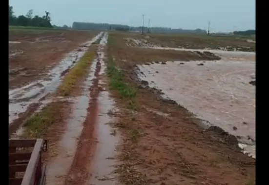 Forte Chuva mobiliza equipes e provoca danos na zona rural e urbana de Amambai