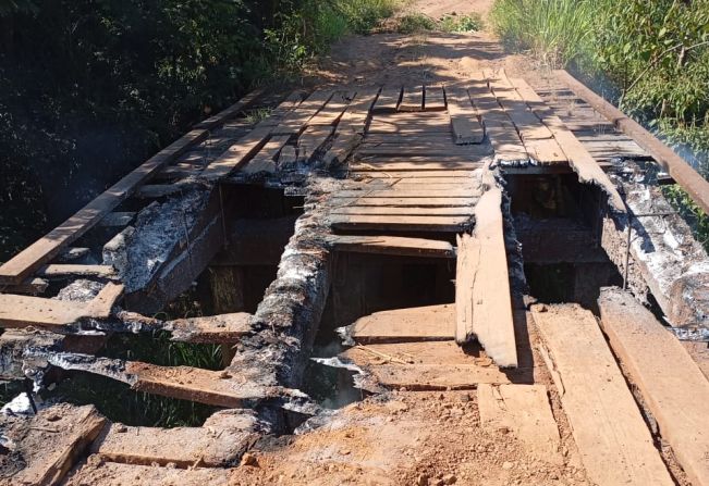 Ponte do Rio Jogui é interditada após ação de vândalos; Prefeitura de Amambai trabalha para solucionar problema