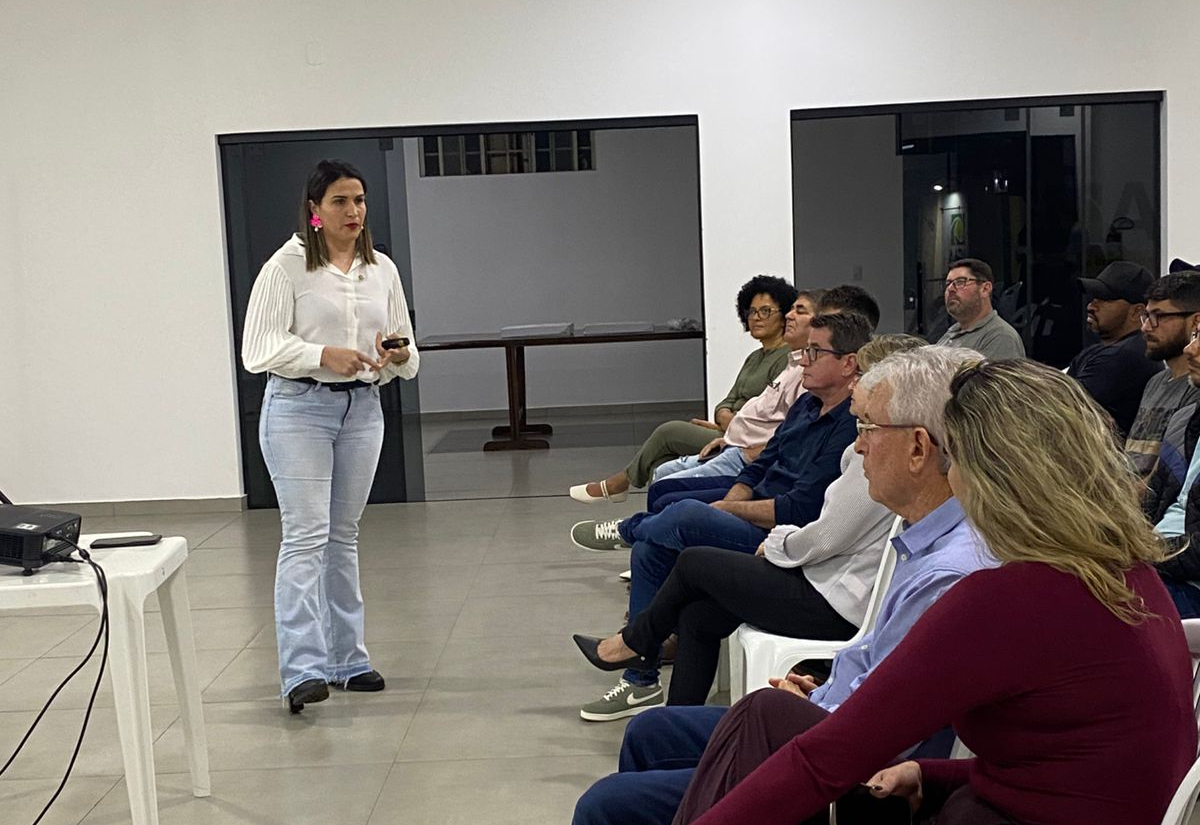 Palestra em homenagem ao Dia do Motorista promove momento de reflexão em Amambai