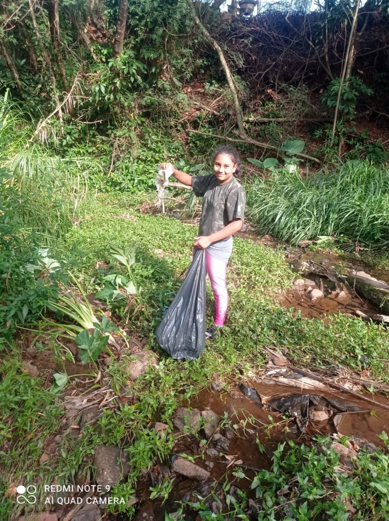 Alunos do Projeto Florestinha participam de ação do Dia de Combate à Poluição
