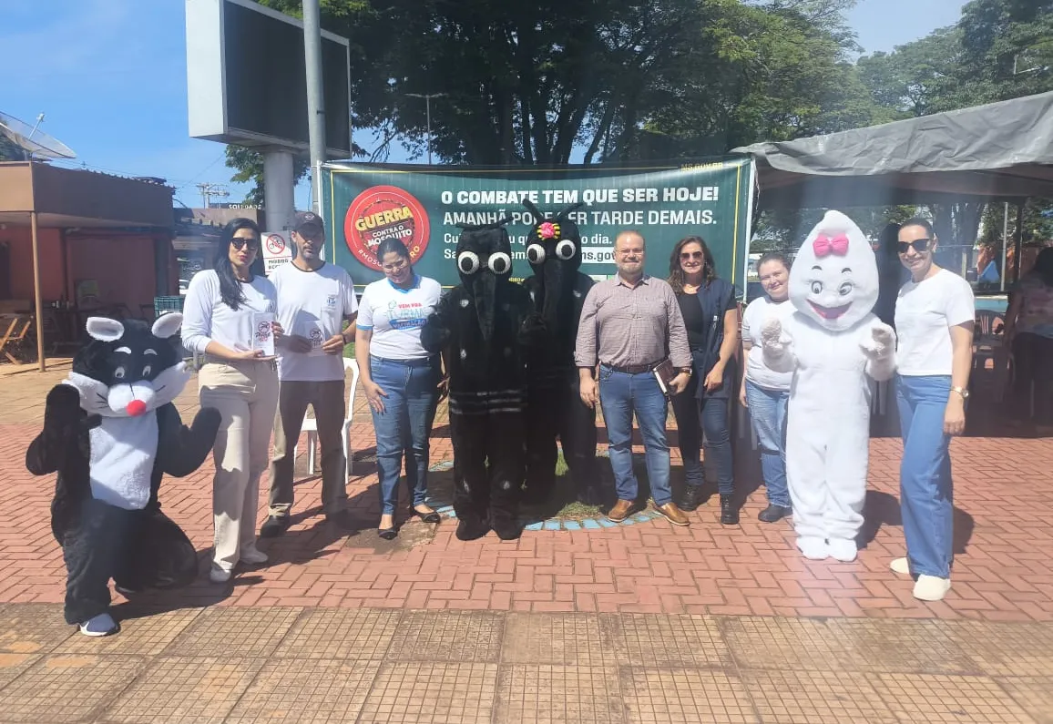 Prefeitura de Amambai promove ação de conscientização contra a dengue na Praça Central