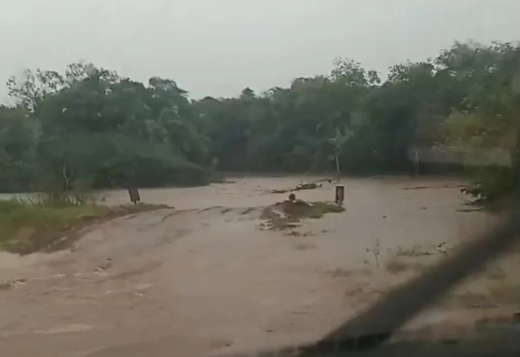 Ponte do Rio Jogui está interditada após fortes chuvas
