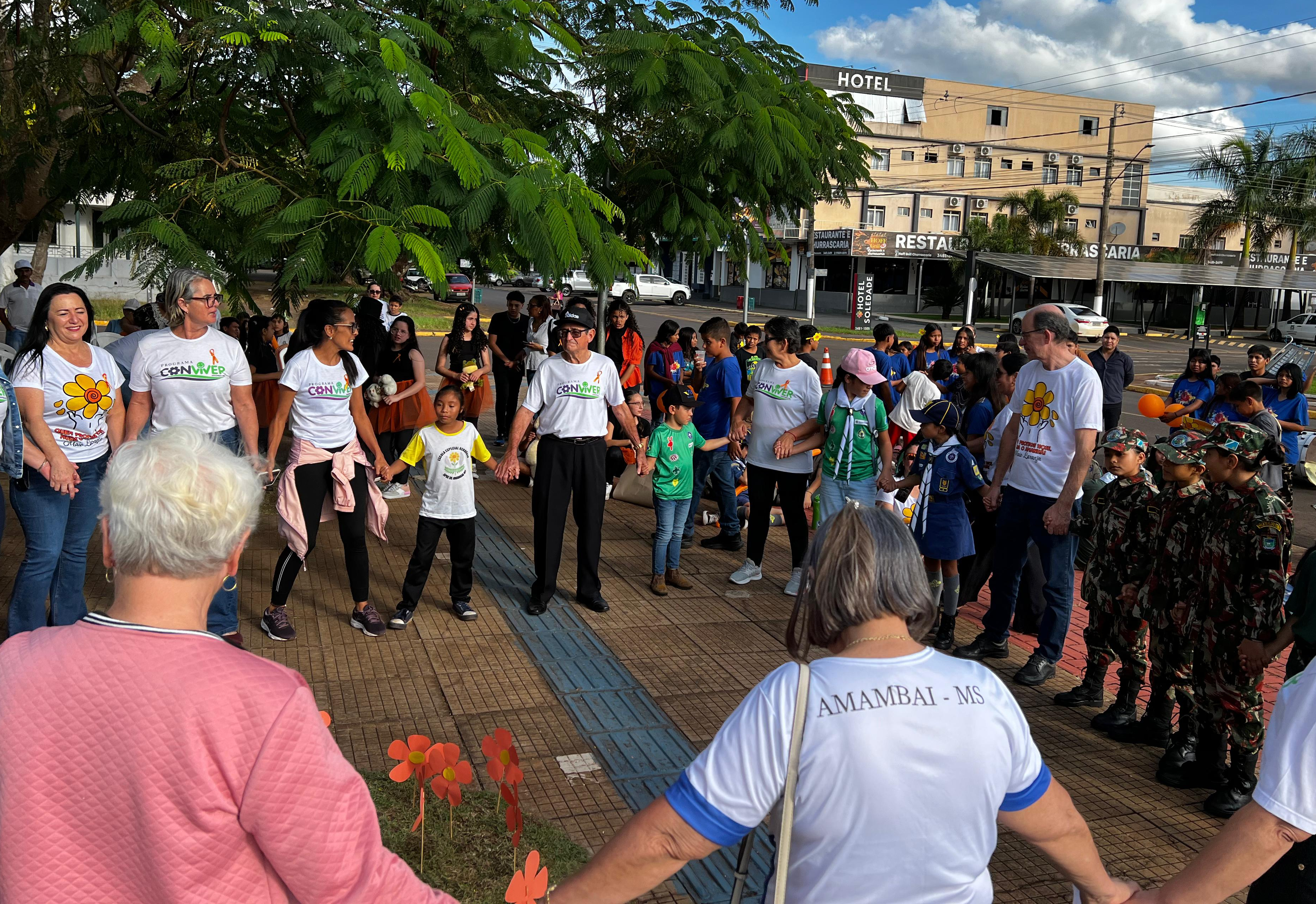 Amambai se une em Caminhada do Maio Laranja e diz não ao abuso infantil