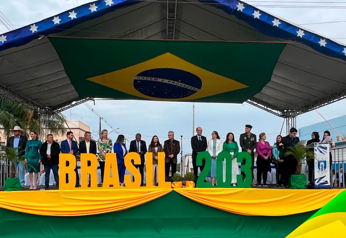 Desfile cívico-militar emociona público em Amambai