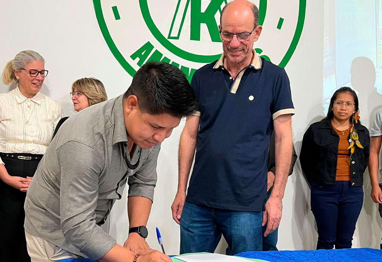 Prefeitura de Amambai firma parcerias e convênios com entidades e APMs