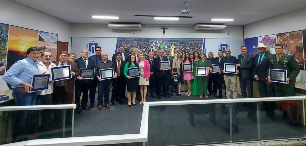 Sob a coordenação da presidente Lígia Borges, Câmara de Amambai realiza entrega de Título de Cidadão Amambaiense