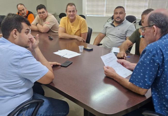 Prefeitura de Amambai recebe Moto Clube Amambai e Tatu Peba para tratar de eventos esportivos culturais