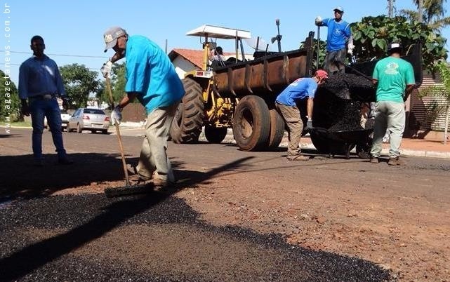 Prefeitura faz tapa-buraco até no fim de semana